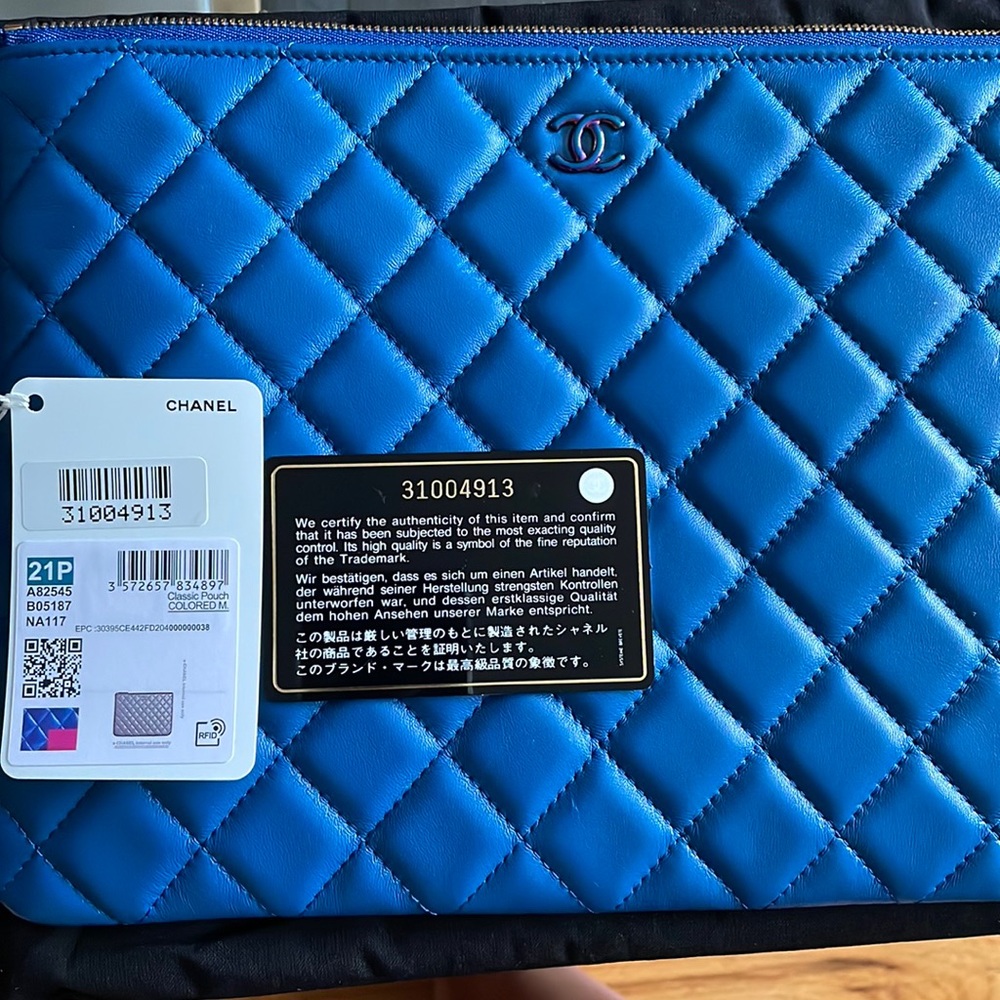 BRAND NEW NEVER WORN COMES WITH ORIGINAL BOX AND TAGS 1150 OR BEST OFFER